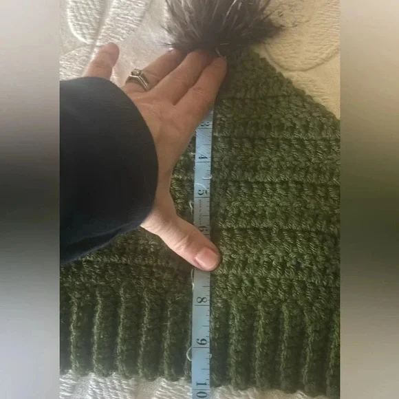 The very sweetest and gorgeously hand knit crocheted winter hat. Like new! - Picture 8 of 10